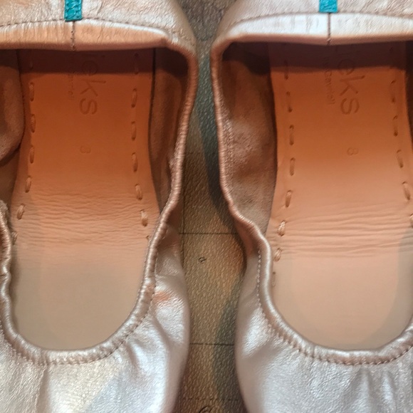 ☀️SOLD☀️ Limited Edition Champagne Gold Tieks size - Picture 5 of 8